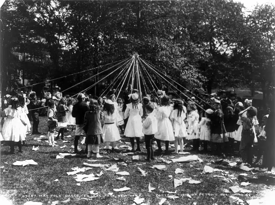 Maypole dance, Central Park, New York City, c.1905. Library of Congress.